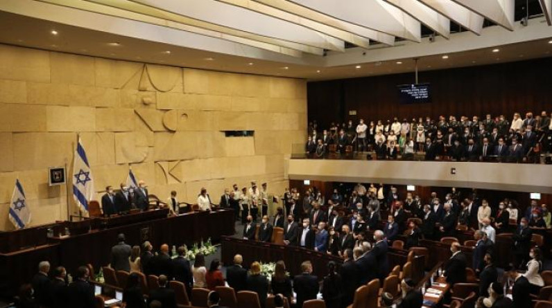 انتخاب يريف لفين رئيساً مؤقتاً للكنيست تمهيداً لتوقيع اتفاقيات الحكومة